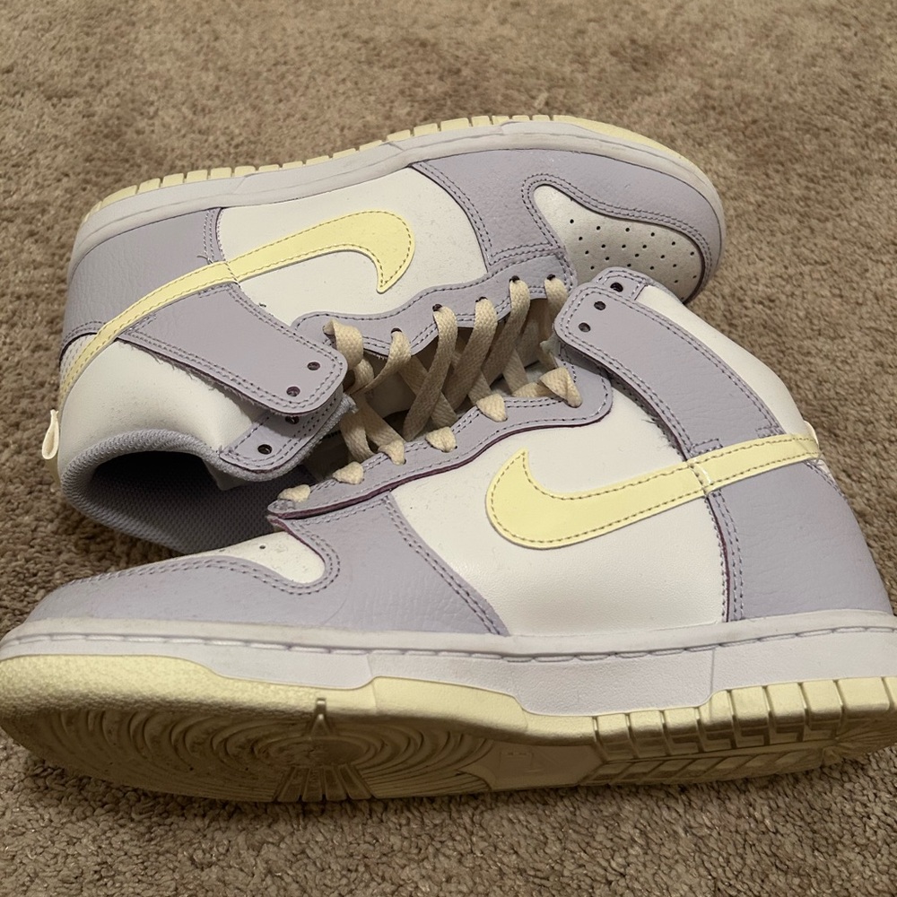Nike Women’s Size 7 High Top Dunks Lavender